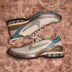 Nike Reax Revolution Sneakers